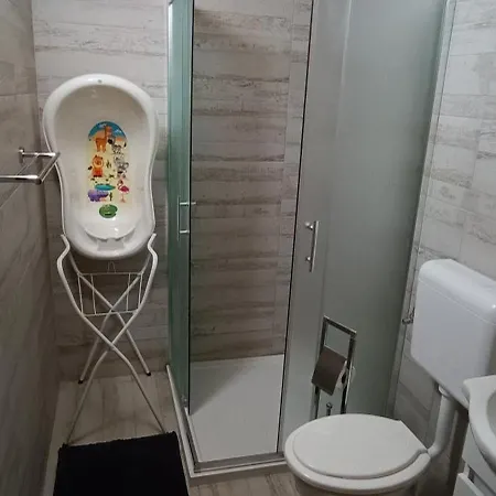 Kis Tuzlepke Lombhaz Orfalu
